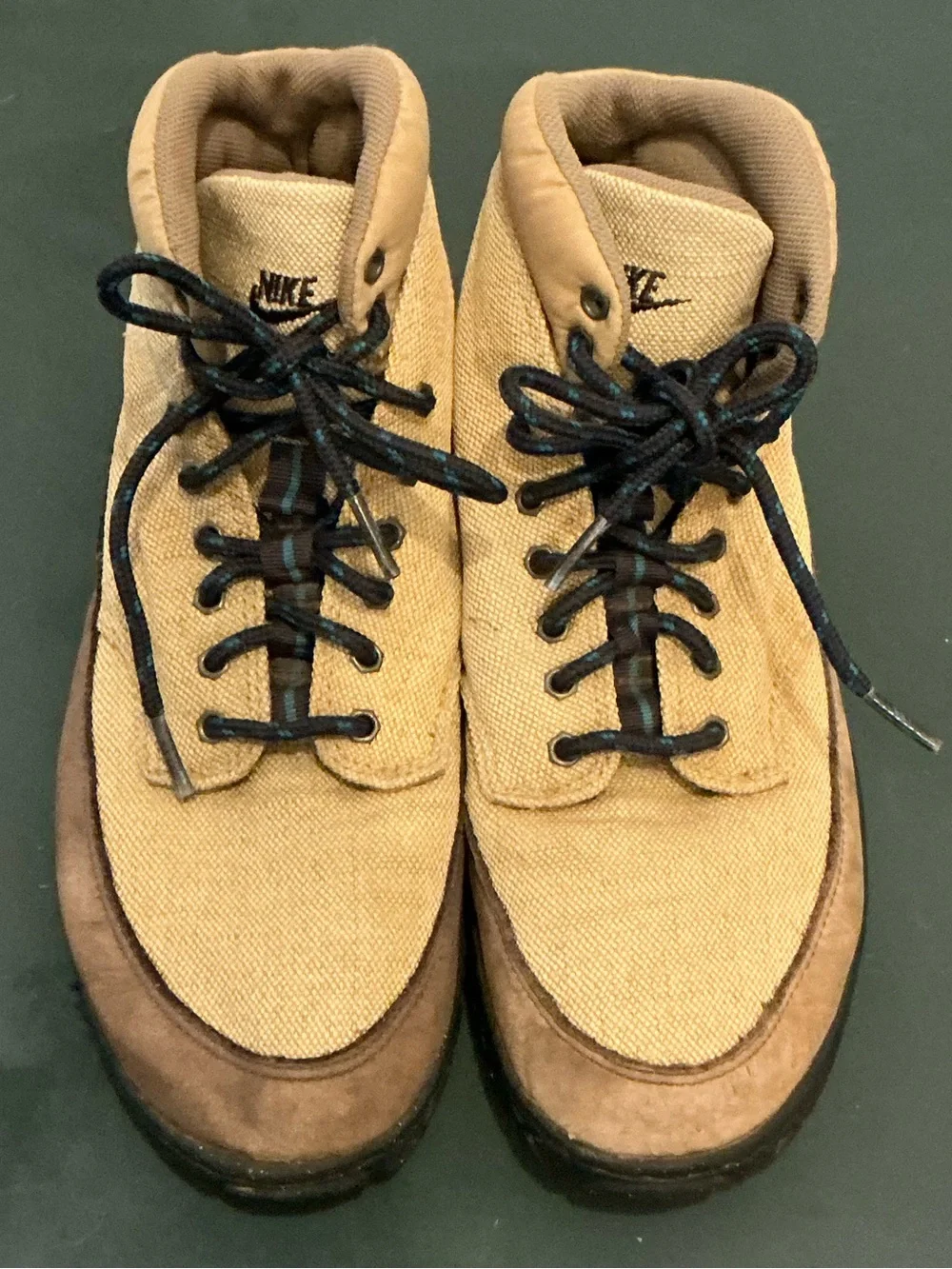 Vintage Men’s Nike ACG Hiking Boots Tan With Black and Blue Laces